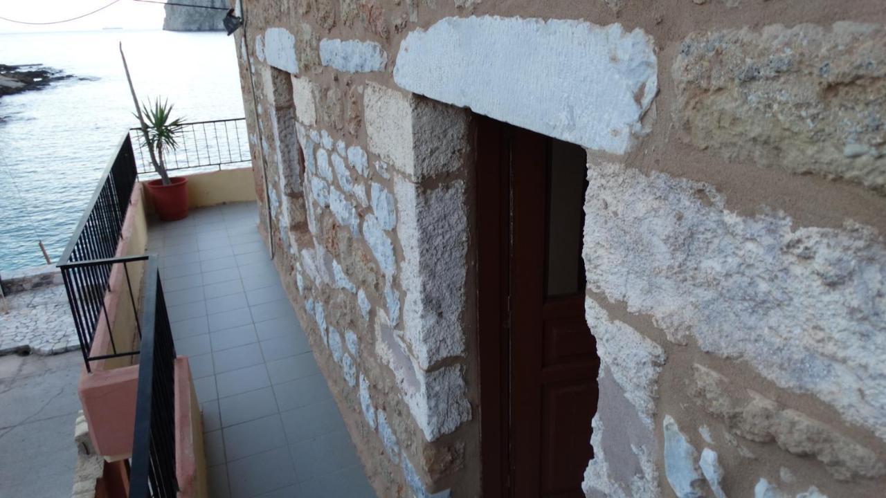 Akrotainaritis Rooms Йеролимин Екстериор снимка