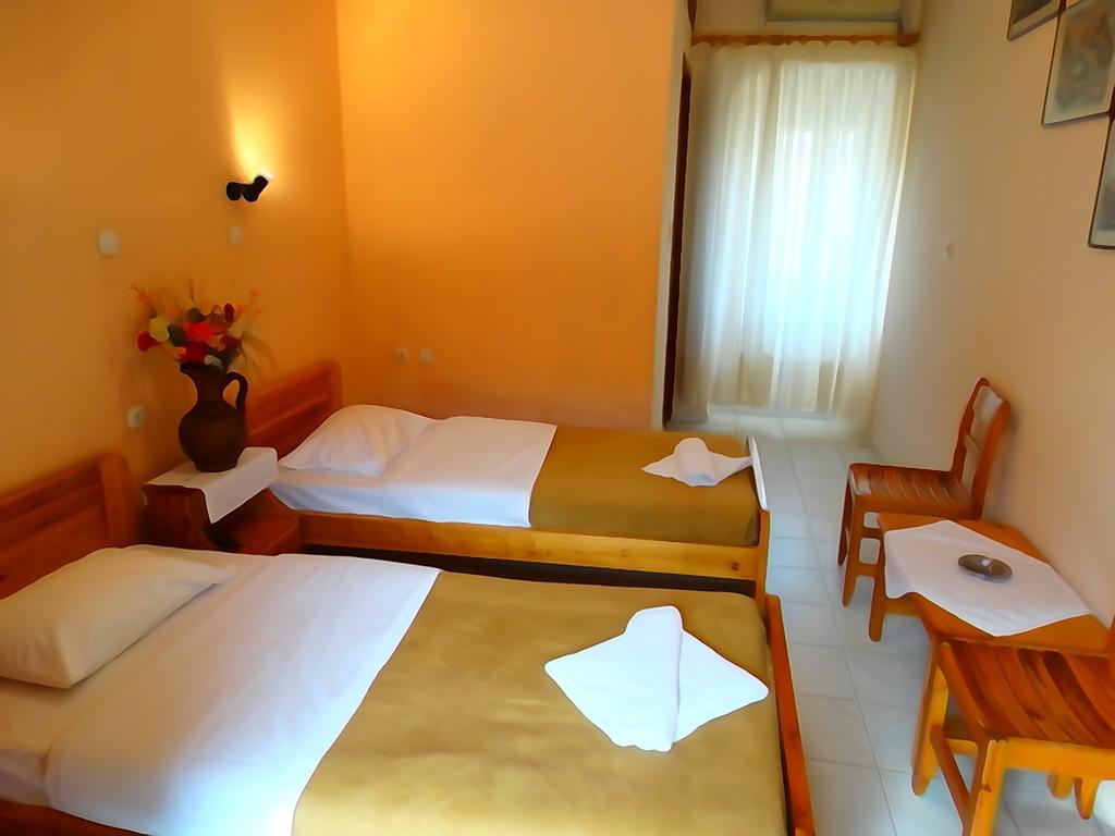 Akrotainaritis Rooms Йеролимин Стая снимка