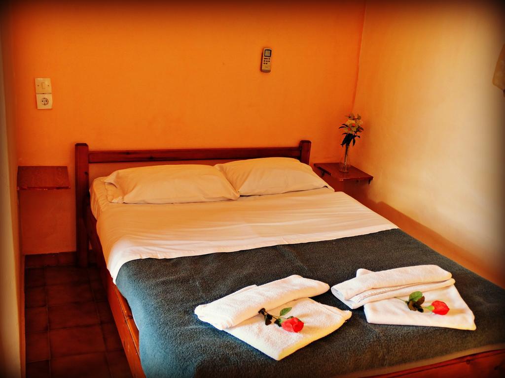 Akrotainaritis Rooms Йеролимин Стая снимка