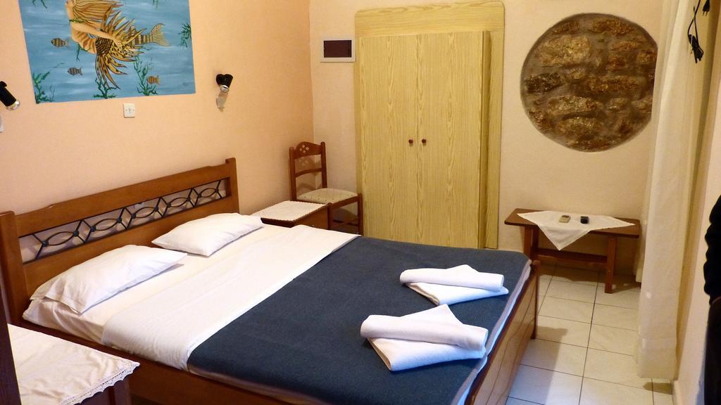 Akrotainaritis Rooms Йеролимин Стая снимка